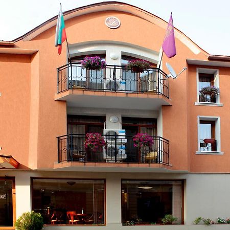 Lucky Hotel Veliko Tarnovo Buitenkant foto