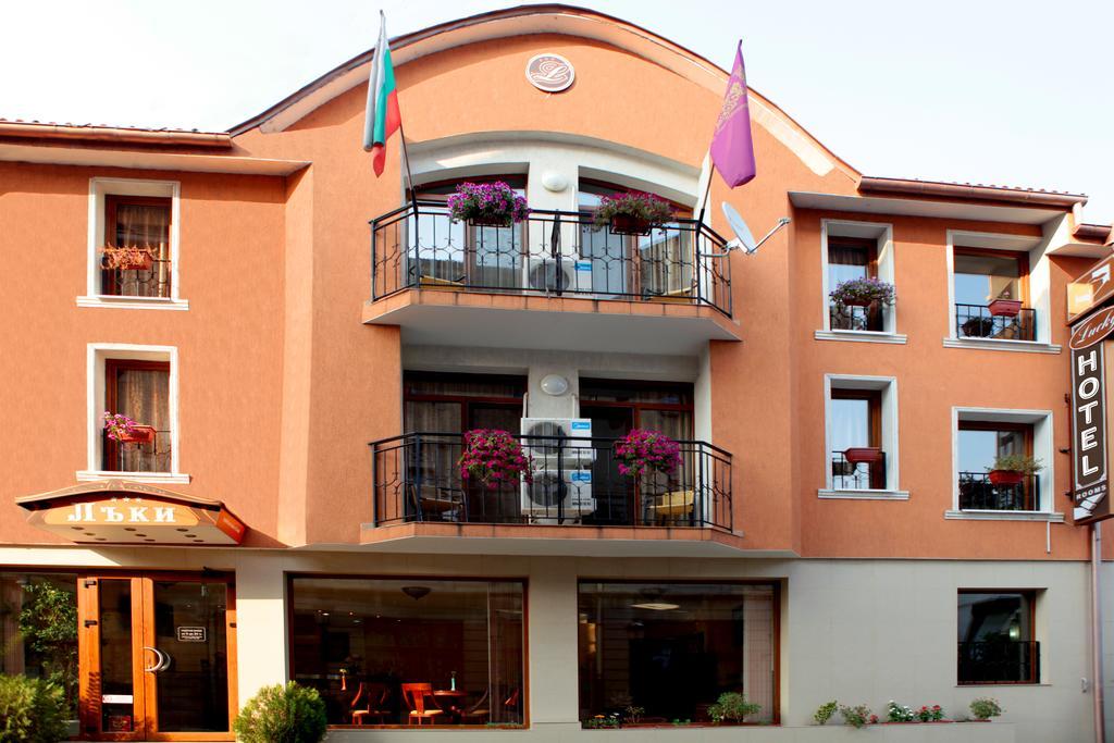 Lucky Hotel Veliko Tarnovo Buitenkant foto